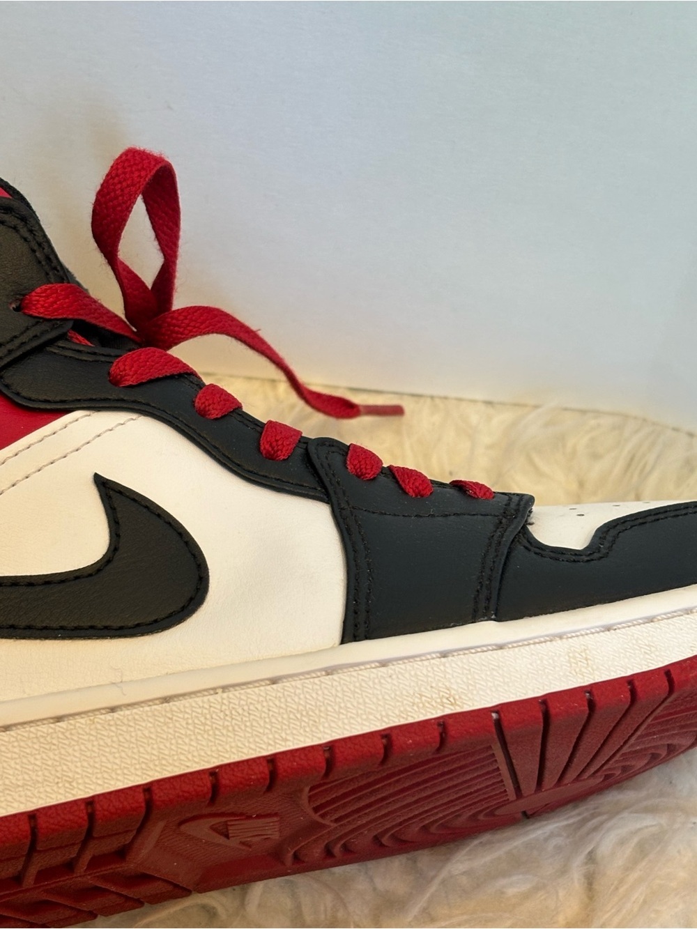 Nike Air Jordan 1 Mid Gym Red Black Toe Size 8 Men's Great Condition - Picture 8 of 16
